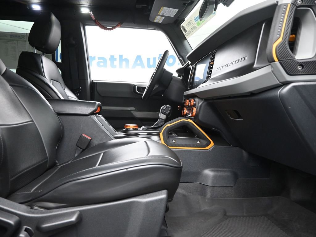 Used 2023 Ford Bronco Badlands image 7