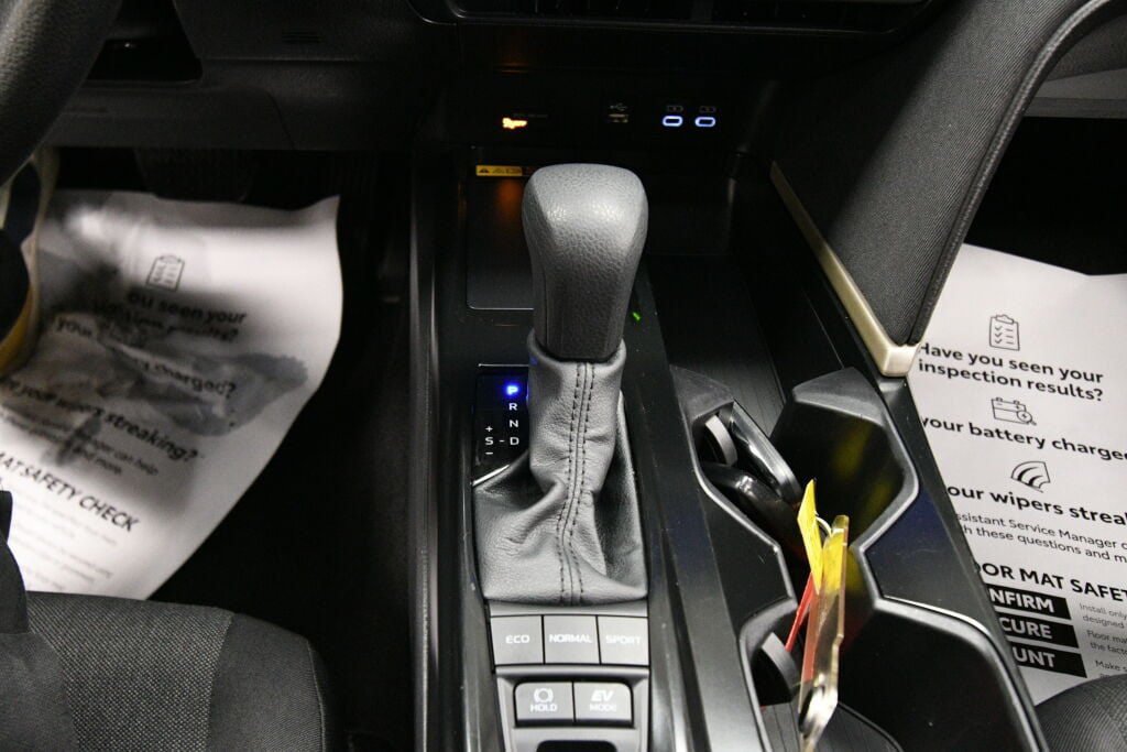 Used 2025 Toyota Camry LE FWD image 16