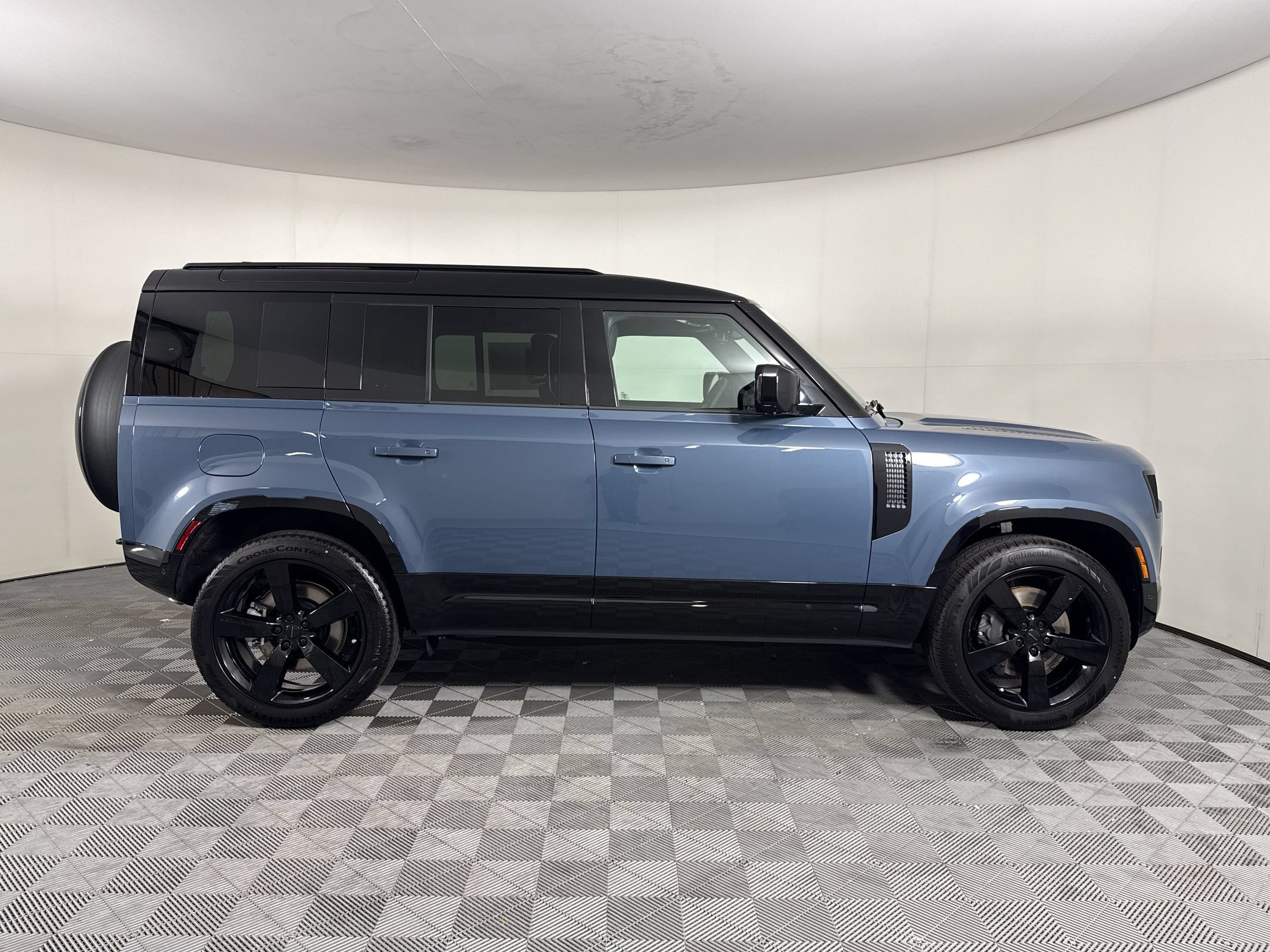 New 2026 Land Rover Defender 110 X-Dynamic SE AWD/4WD image 8