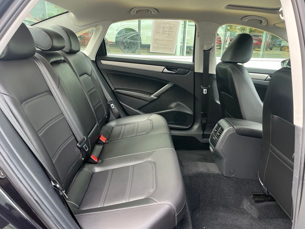 Used 2022 Volkswagen Passat 2.0T SE FWD image 19