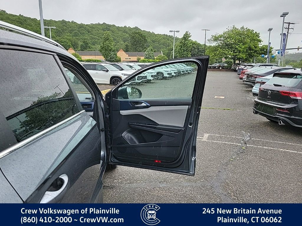 Certified 2022 Volkswagen Taos SE AWD/4WD image 38