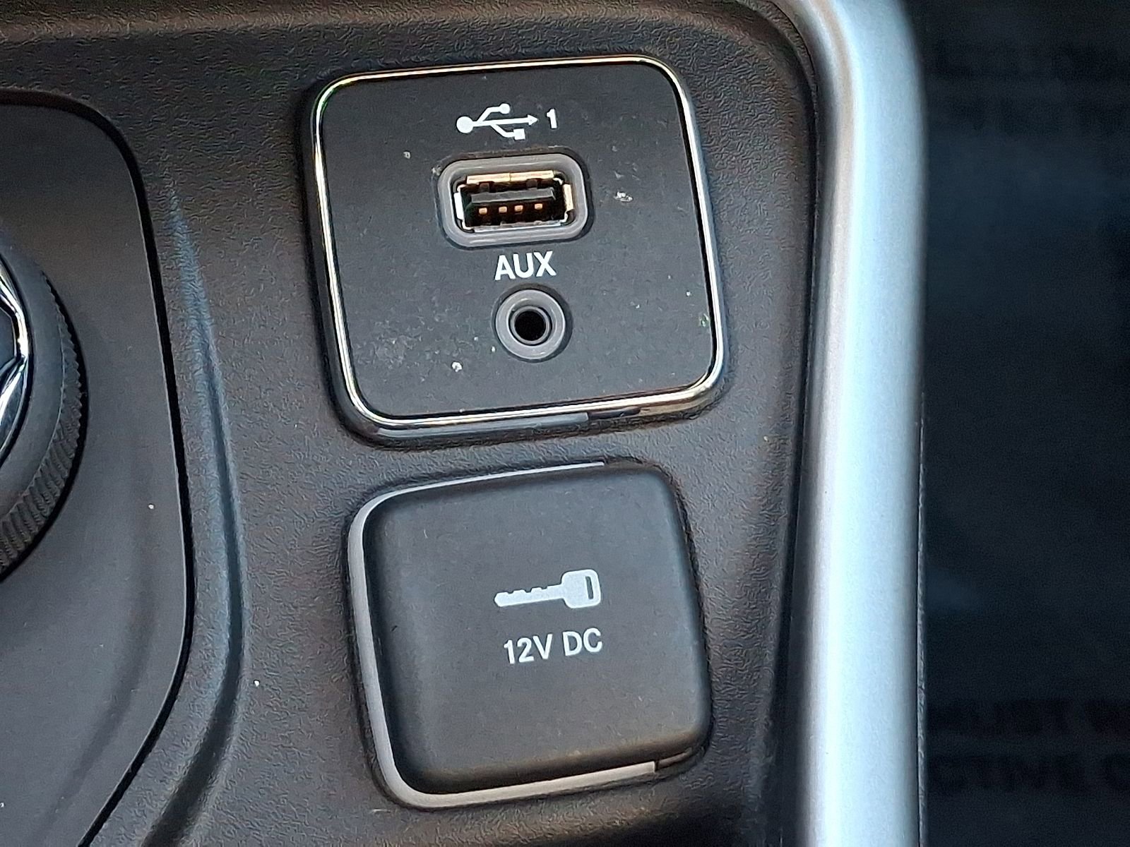 Used 2020 Jeep Compass Latitude w/ Cold Weather Group image 26