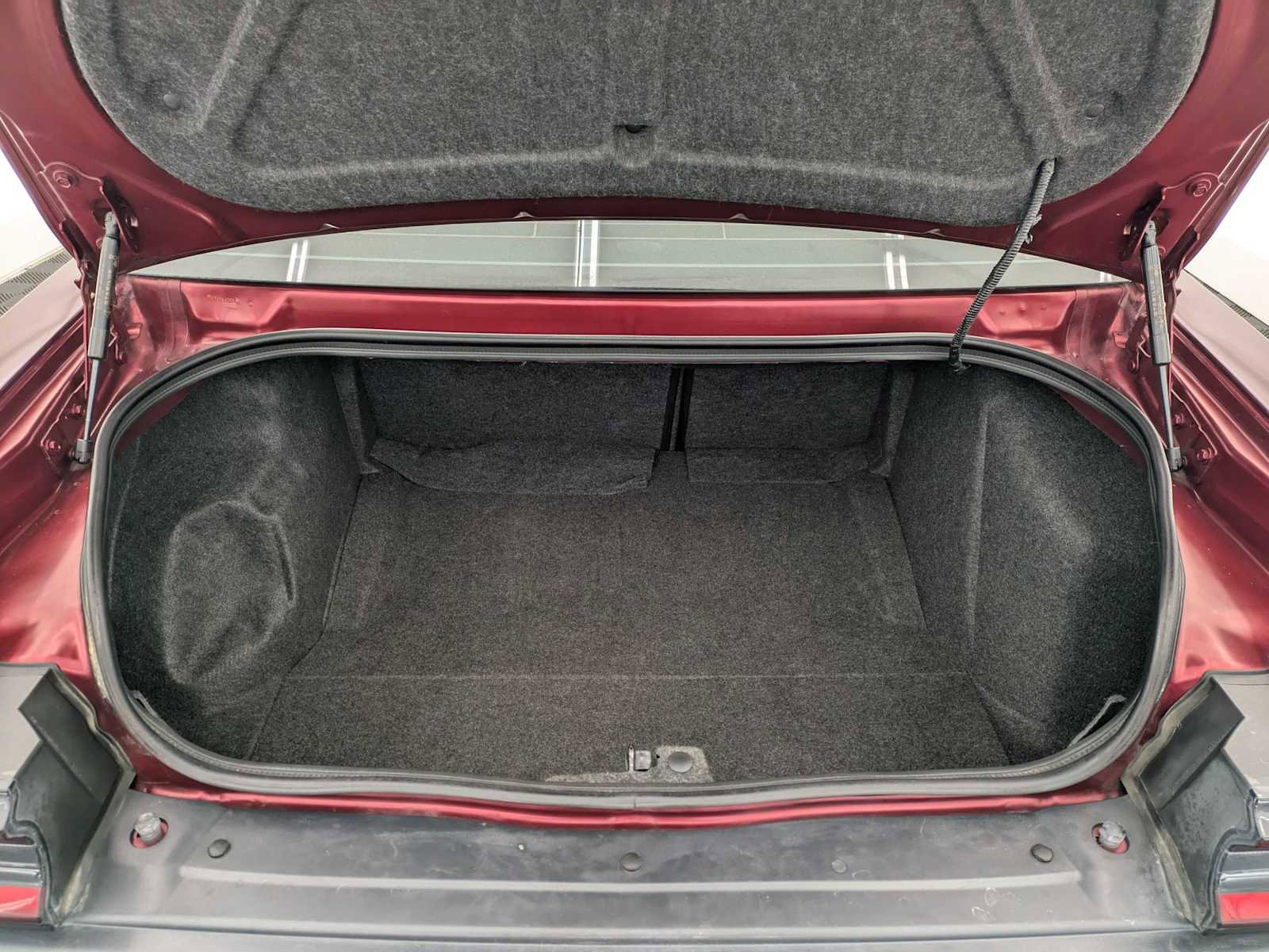 Used 2018 Dodge Challenger R/T image 31