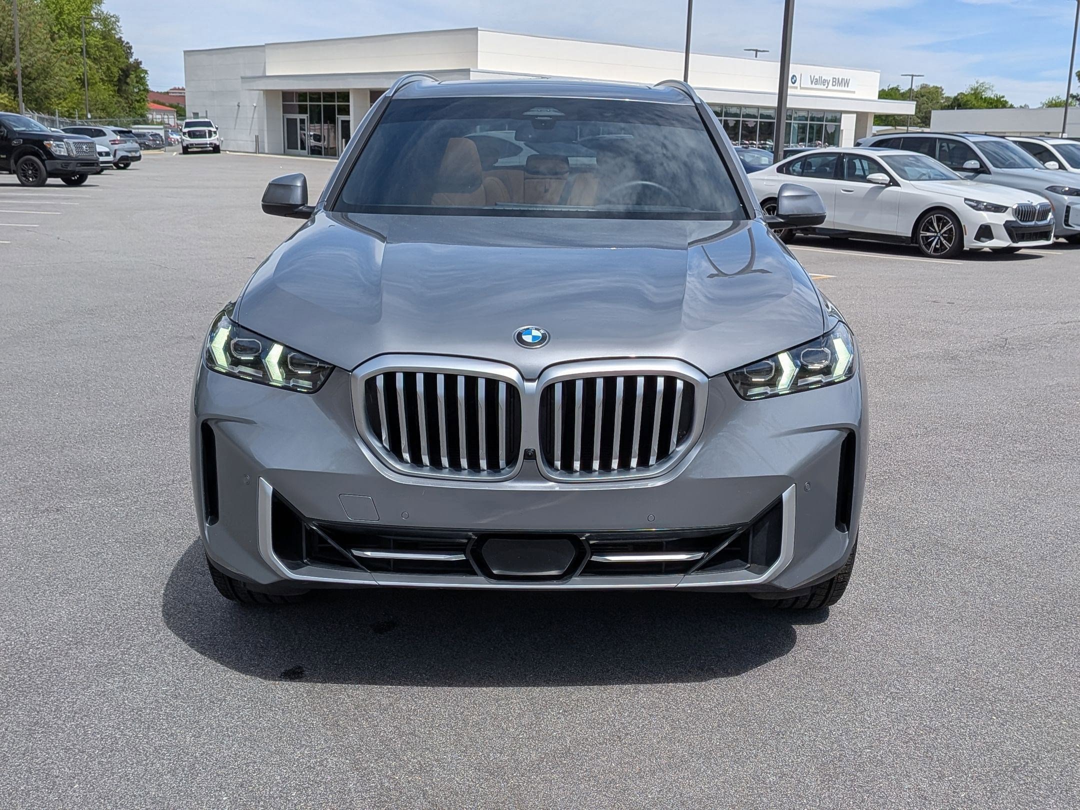 Used 2024 BMW X5 xDrive40i w/ Premium Package AWD/4WD image 8