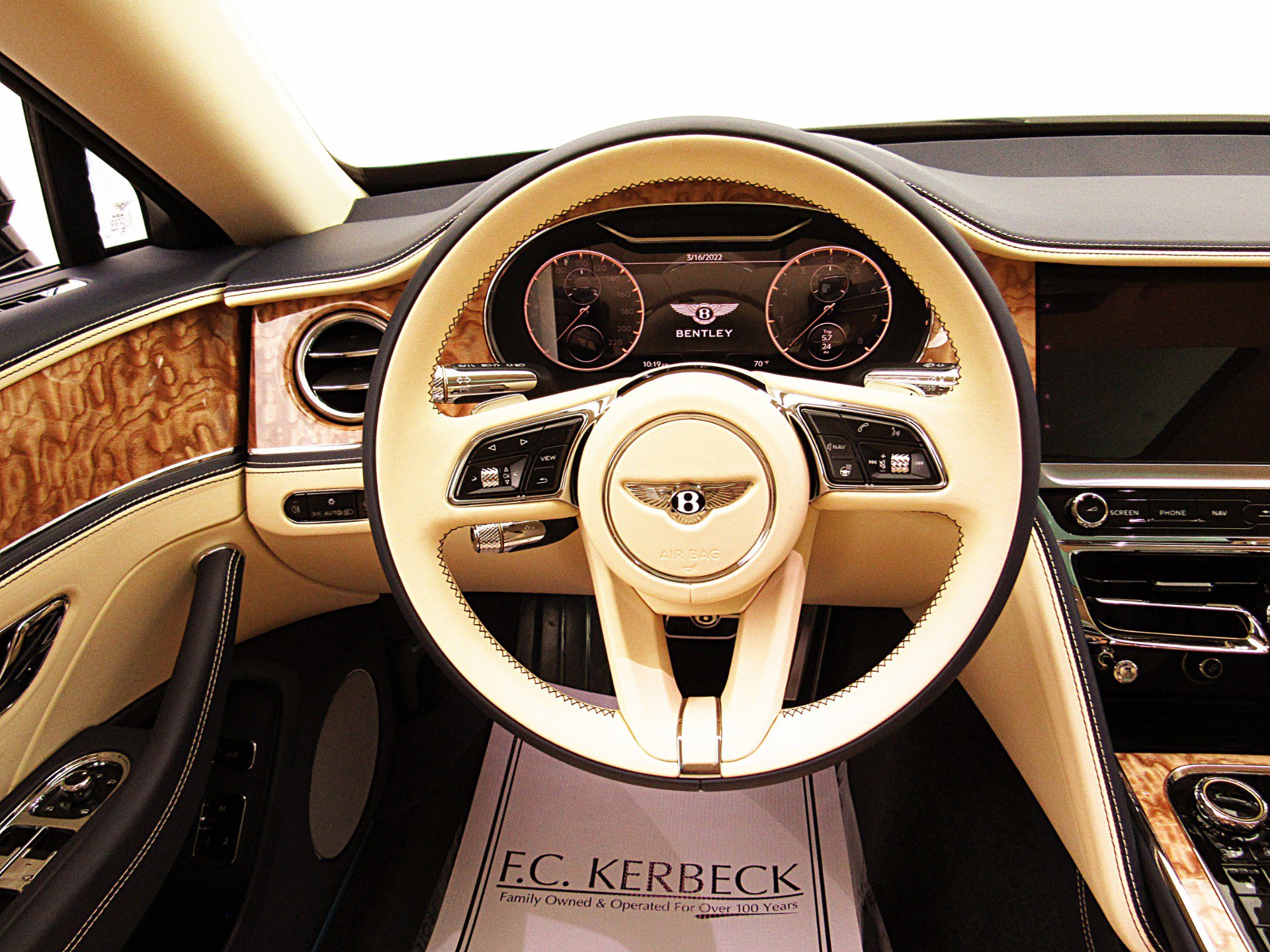 Certified 2022 Bentley Flying Spur V8 AWD/4WD image 22