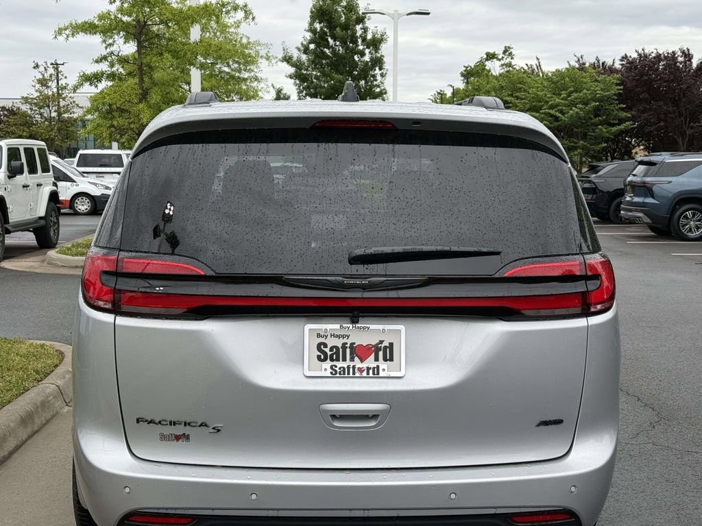 New 2026 Chrysler Pacifica Select w/ S Appearance Package AWD/4WD image 10