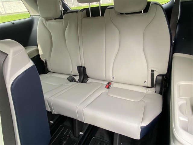 New 2025 Kia Carnival EX image 11