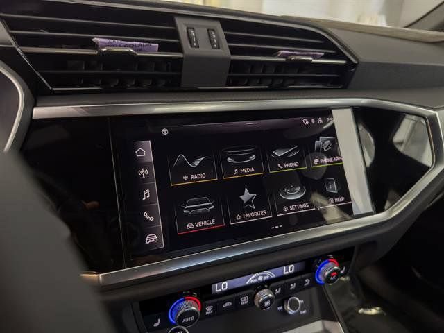 Certified 2025 Audi Q3 2.0T Premium w/ Convenience Package AWD/4WD image 19