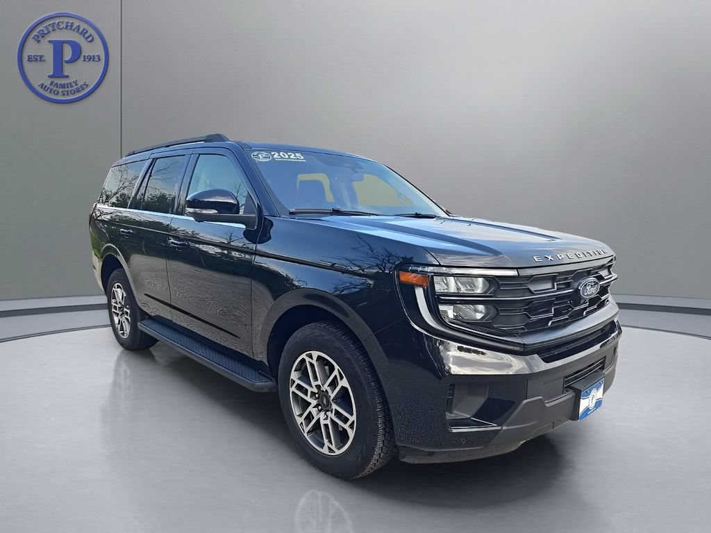 Used 2025 Ford Expedition Active AWD/4WD image 1