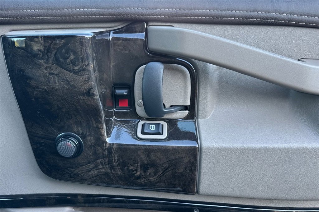 Used 2023 Chevrolet Express 2500 image 21