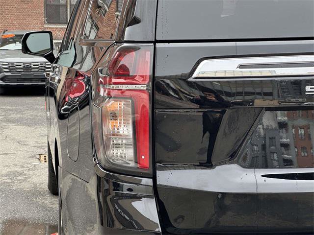 Used 2024 Chevrolet Suburban Premier w/ Premium Package 2 image 11