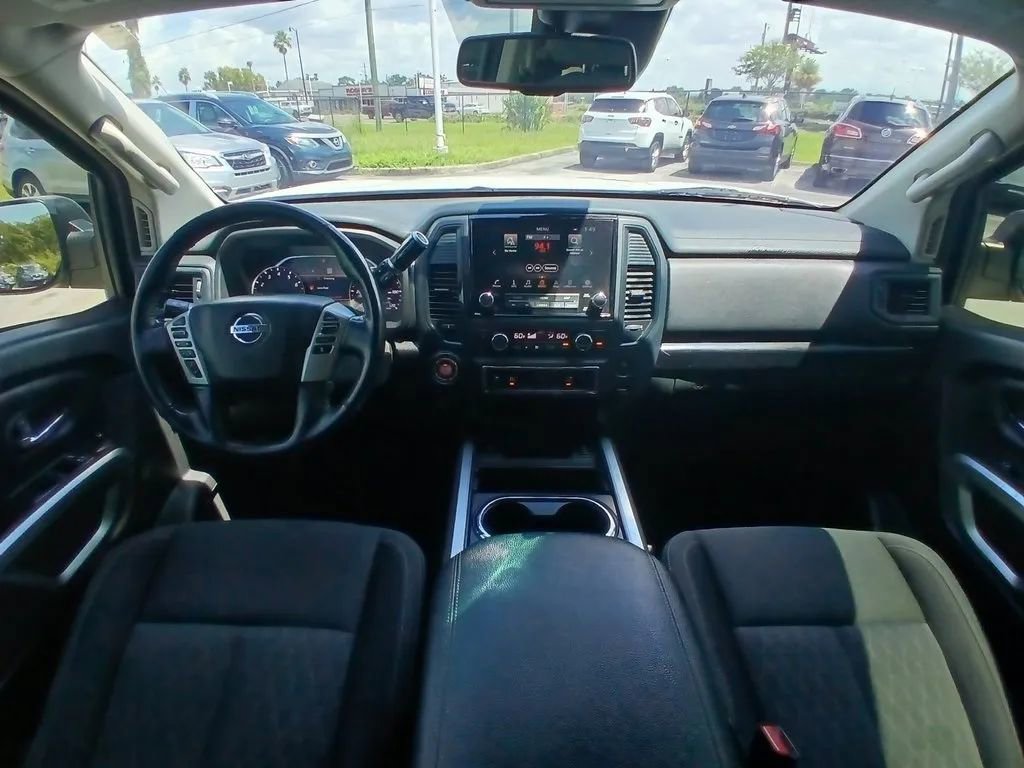 Used 2022 Nissan Titan SV w/ SV Convenience Package image 23