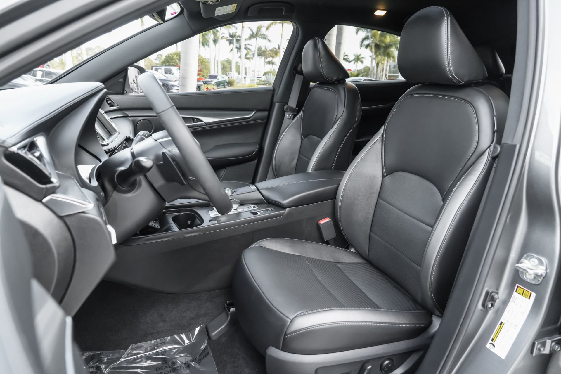 Used 2025 INFINITI QX55 Luxe w/ Accent Package image 6