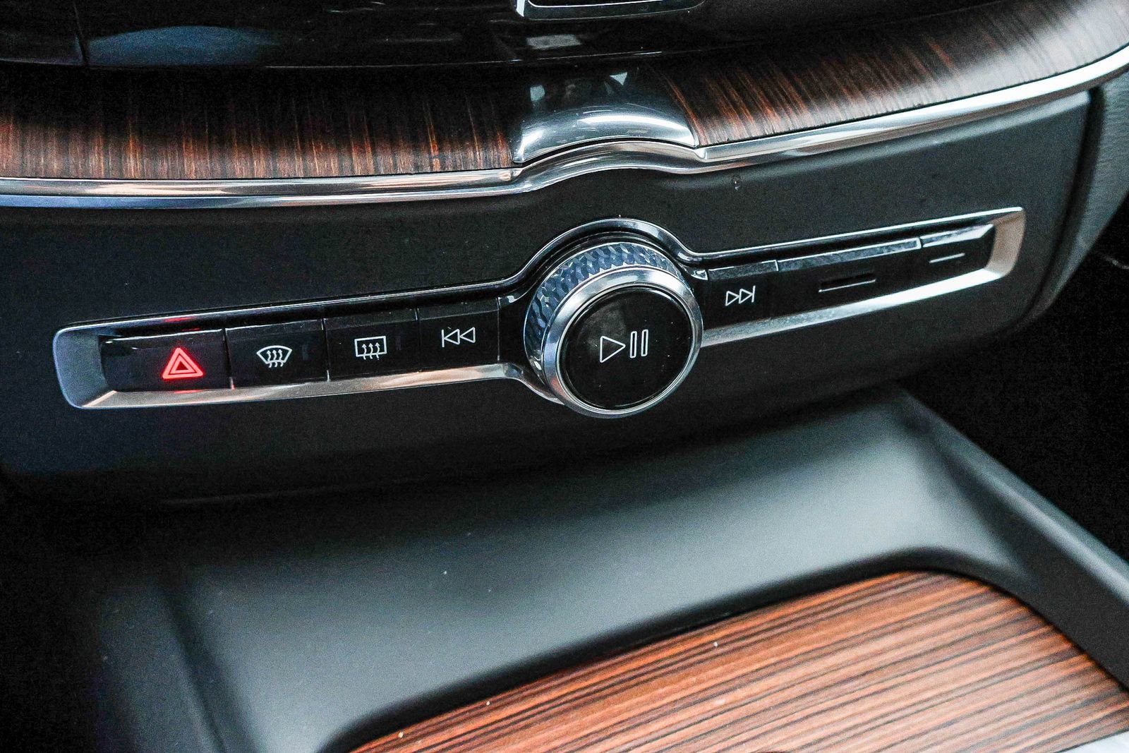 Used 2023 Volvo XC60 B5 Plus image 36