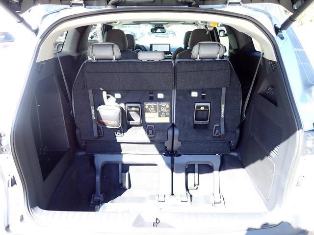 Certified 2025 Toyota Sienna XLE image 6
