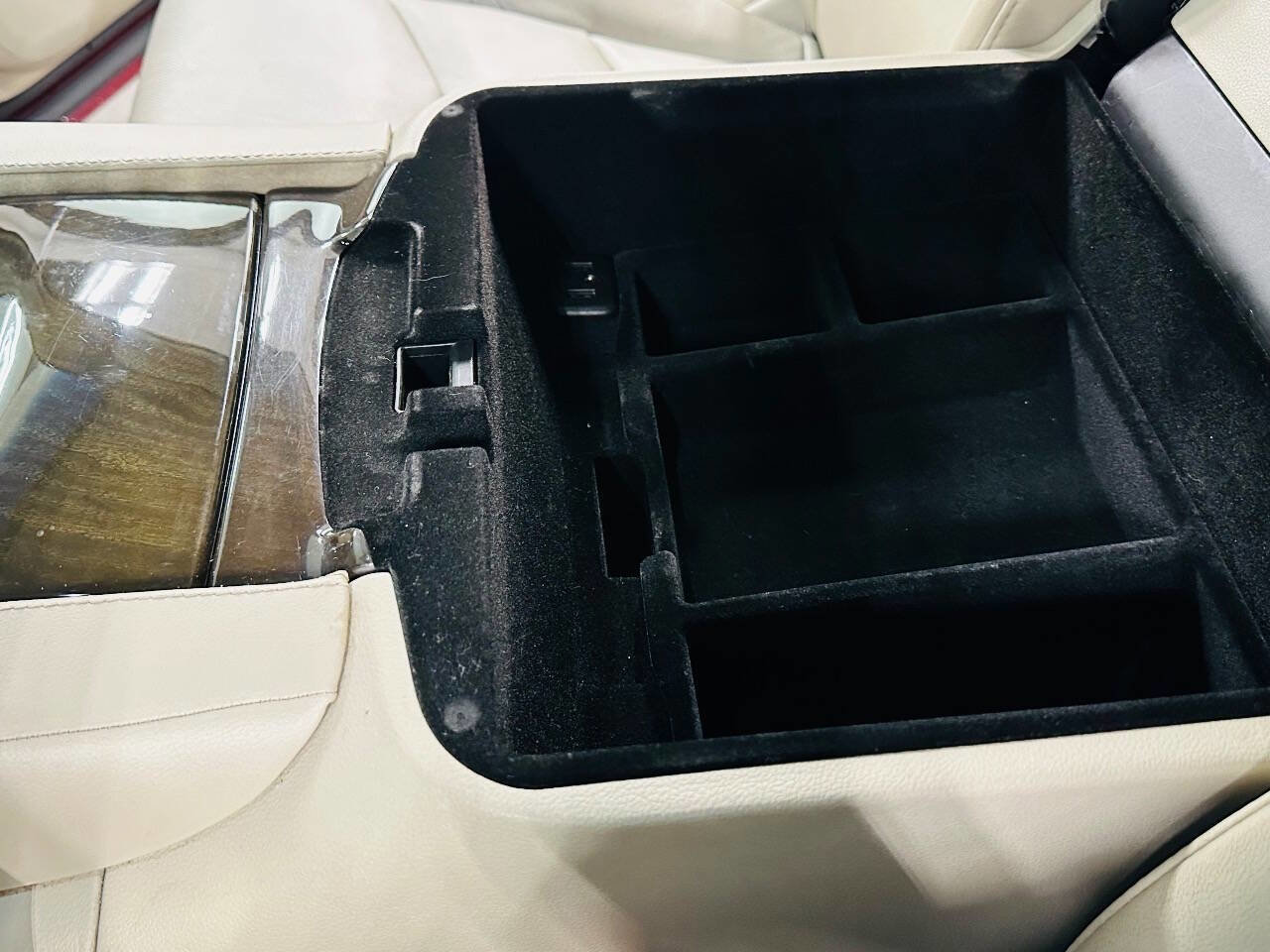 Used 2018 Cadillac Escalade ESV Premium Luxury image 19