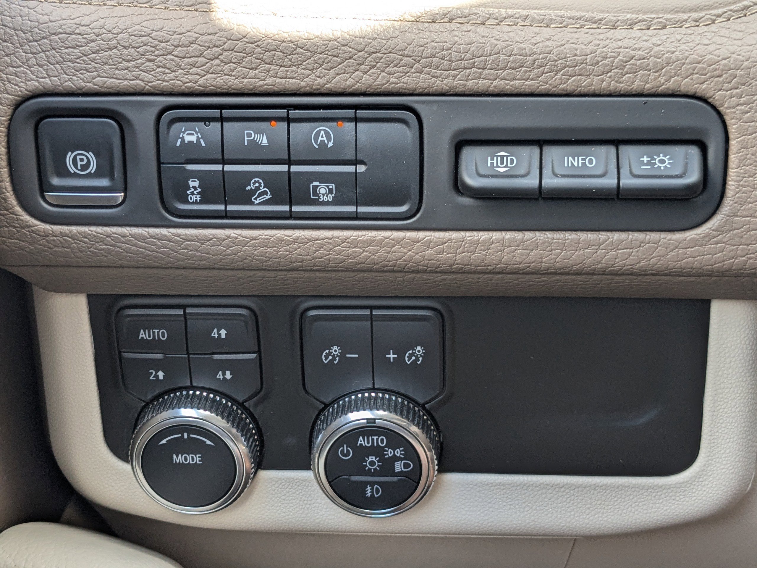 Used 2024 GMC Yukon Denali w/ LPO, Floor Liner Package AWD/4WD image 28