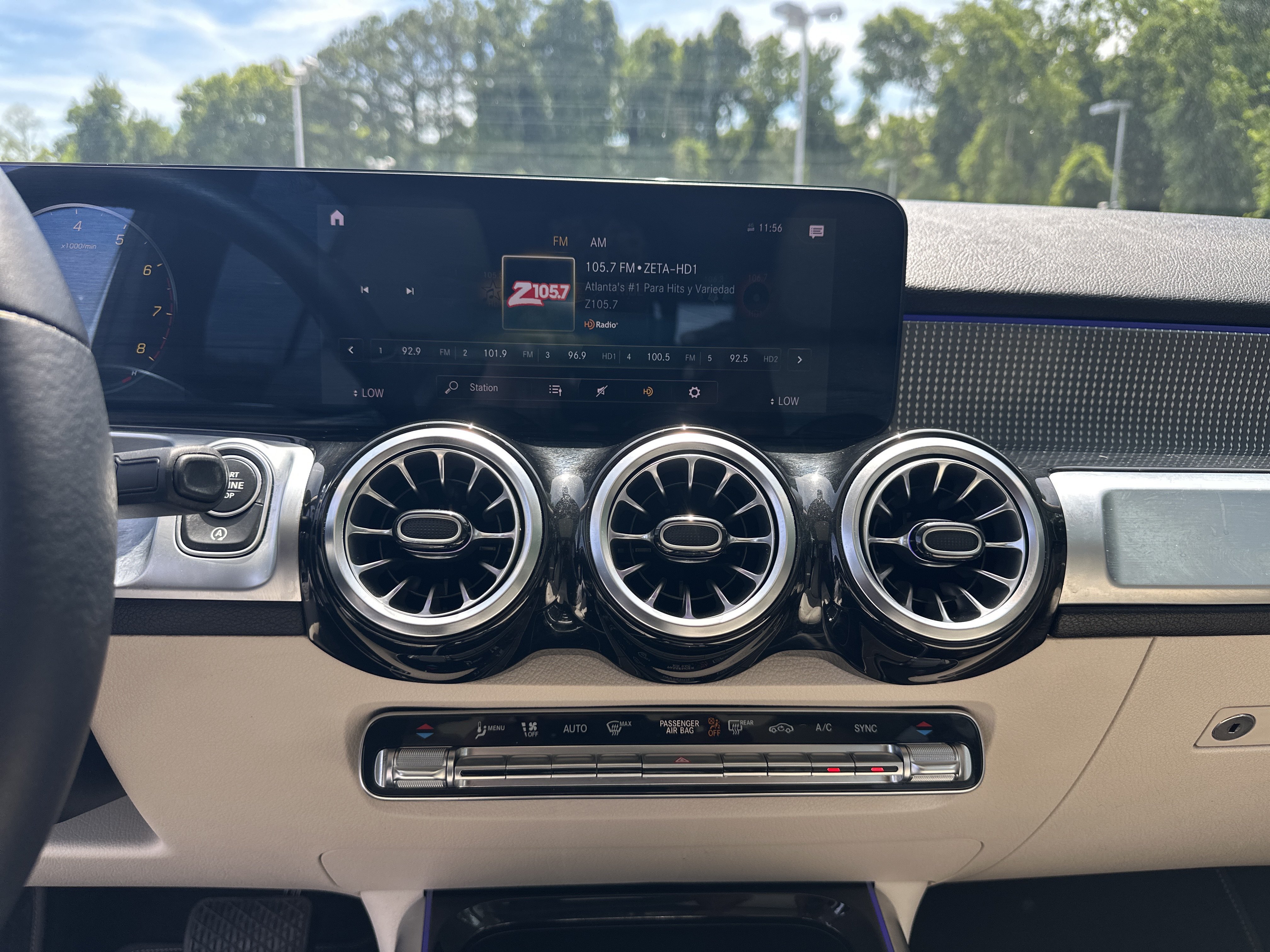 Used 2022 Mercedes-Benz GLB 250 4MATIC image 30