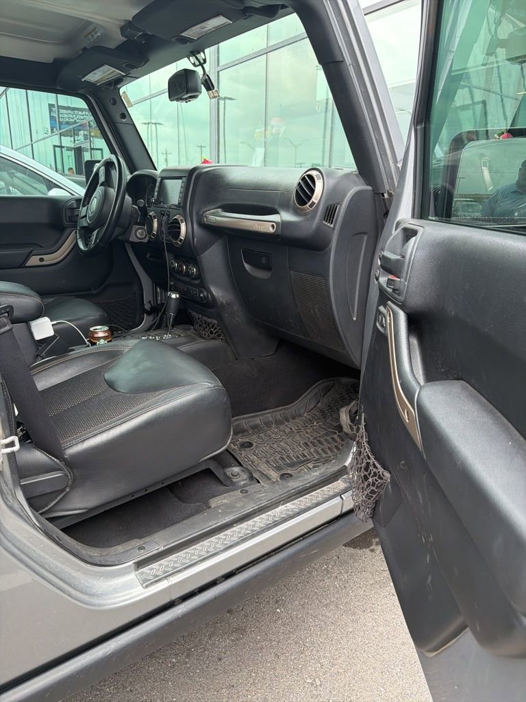 Used 2016 Jeep Wrangler Unlimited Sahara AWD/4WD image 14
