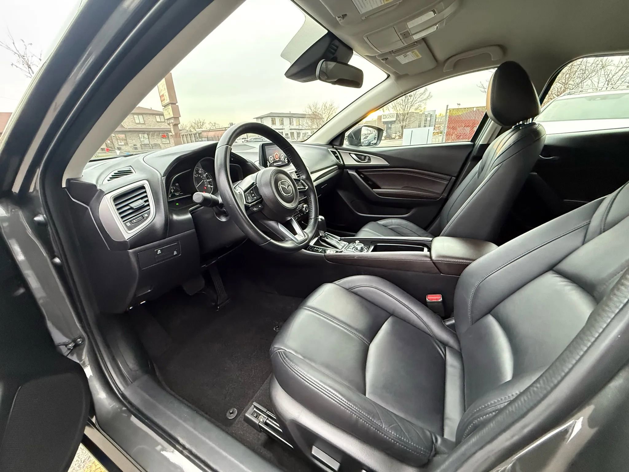 Used 2018 MAZDA MAZDA3 Touring image 10