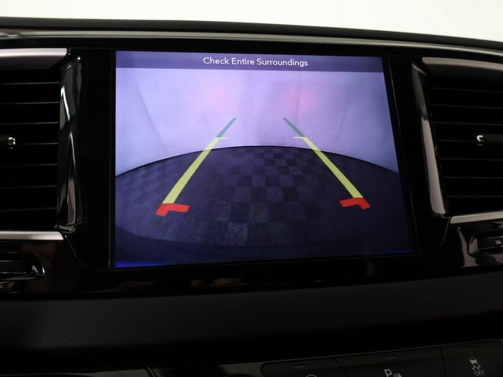 Used 2018 Chrysler Pacifica Touring-L FWD image 50