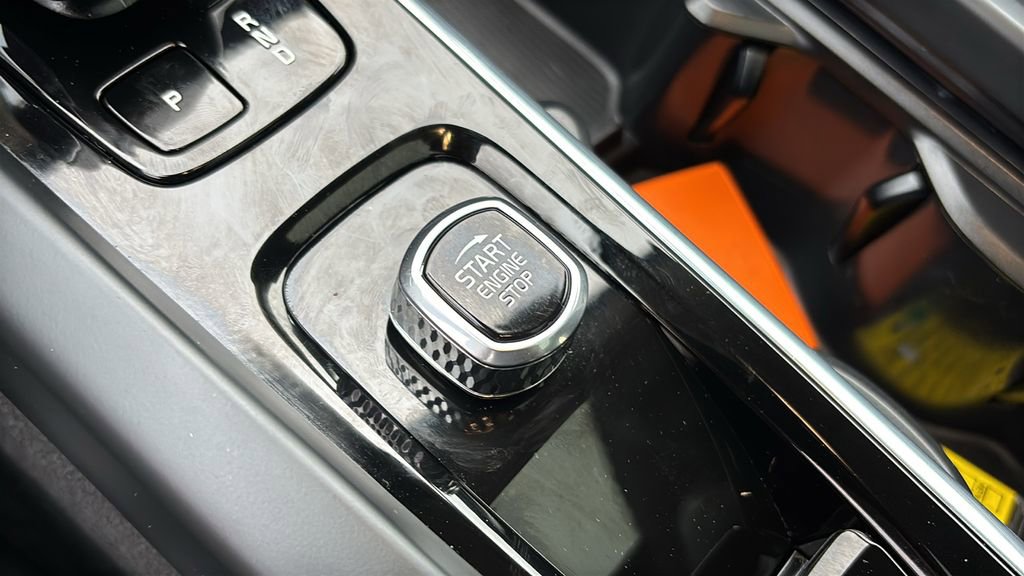 Certified 2025 Volvo XC60 B5 Plus AWD/4WD image 15