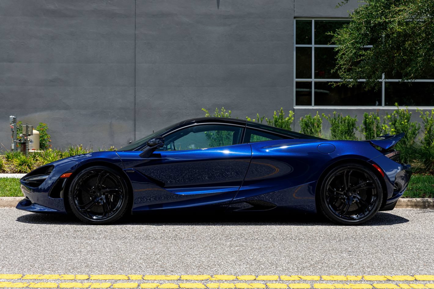 Used 2025 McLaren 750S RWD image 25