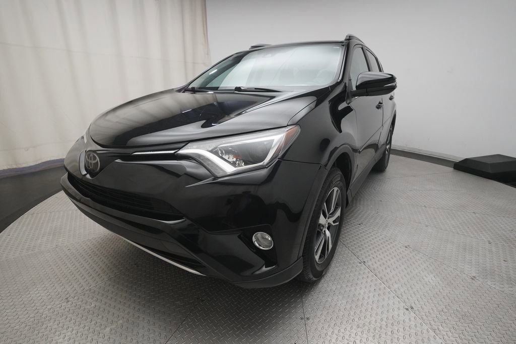 Used 2018 Toyota RAV4 XLE AWD/4WD image 12
