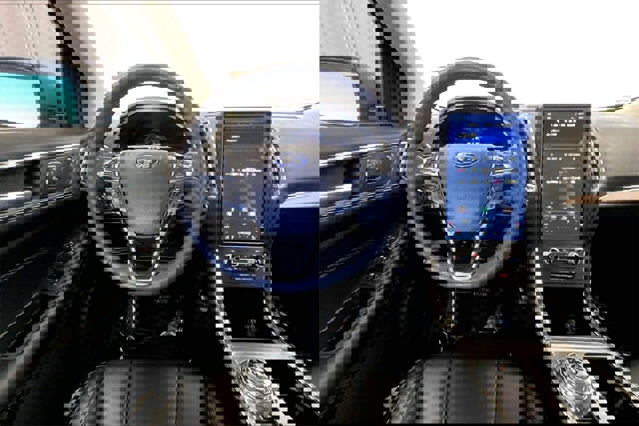 Used 2022 Ford Edge Titanium image 4