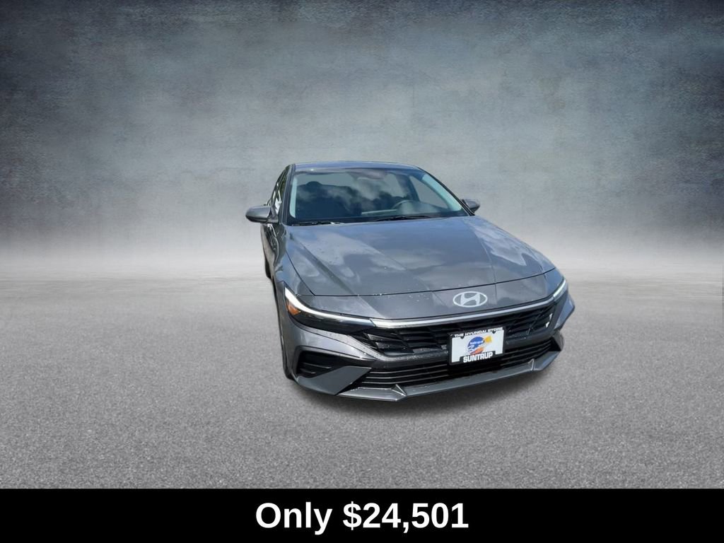 Used 2025 Hyundai Elantra Blue image 4