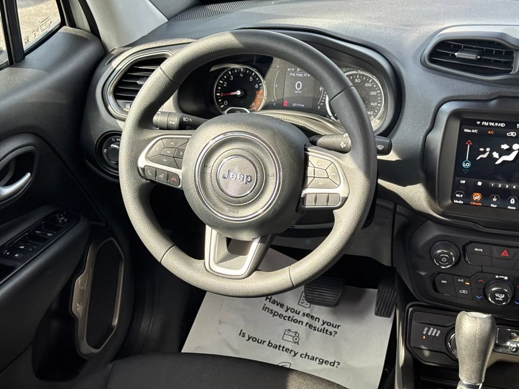 Used 2023 Jeep Renegade Latitude AWD/4WD image 18