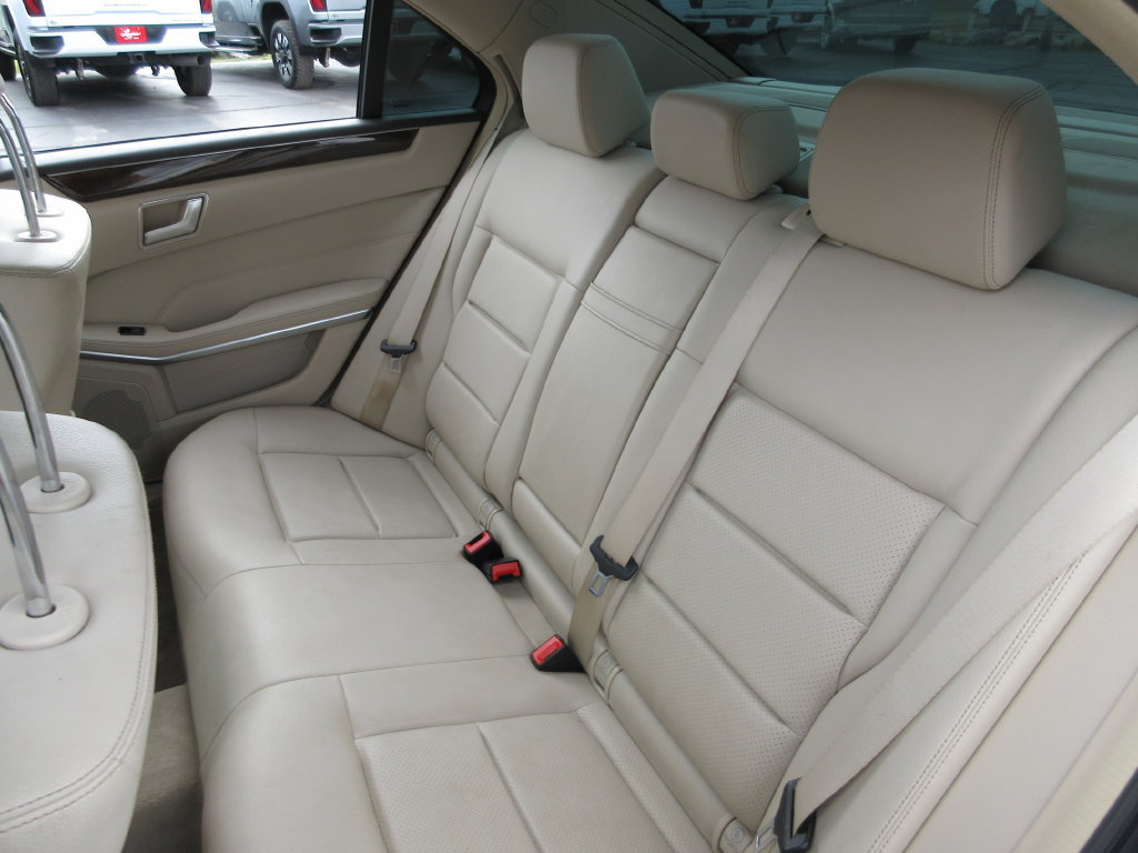 Used 2014 Mercedes-Benz E 350 4MATIC Sedan image 19