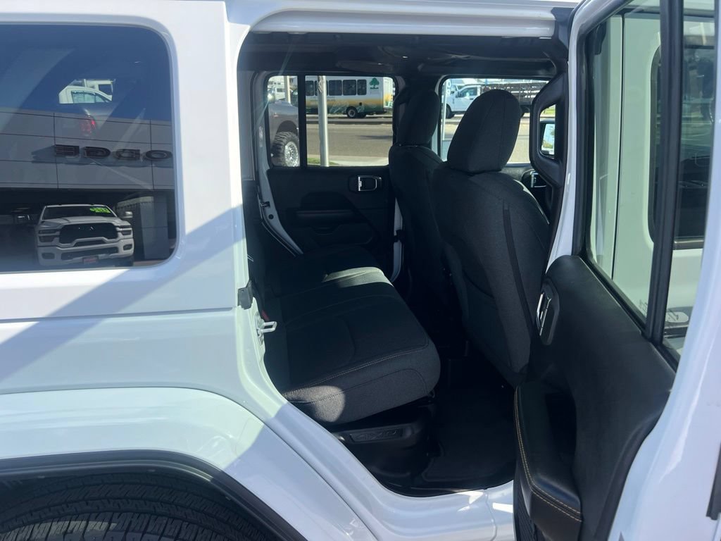 Used 2025 Jeep Wrangler Unlimited Sahara AWD/4WD image 30