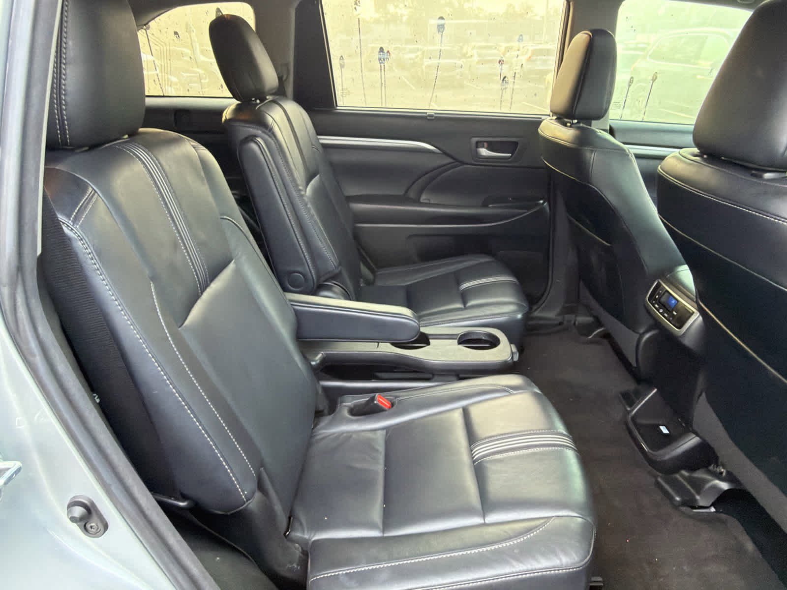 Used 2018 Toyota Highlander SE image 20