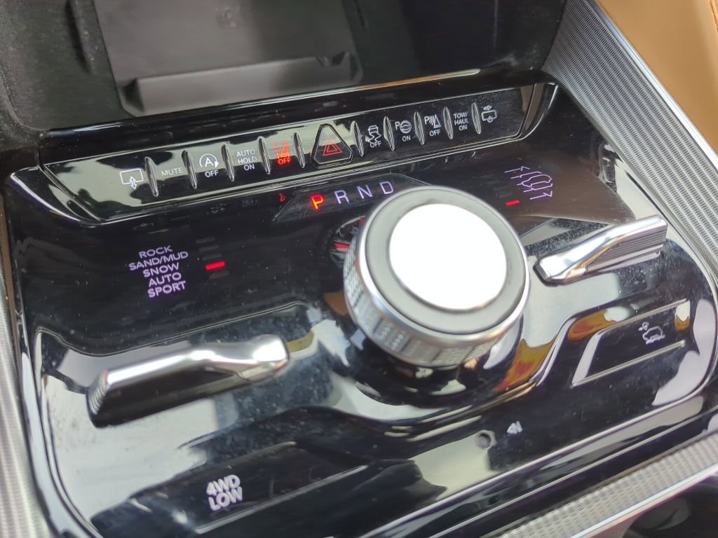 Used 2023 Jeep Grand Wagoneer Series III w/ Rear Seat Video Group 1 image 33