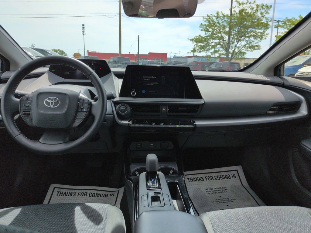 Used 2025 Toyota Prius LE FWD image 12