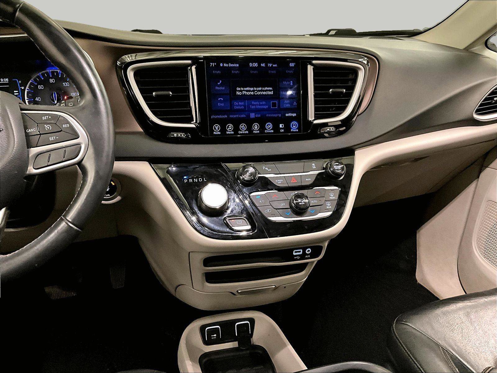 Used 2017 Chrysler Pacifica Touring-L w/ 13 Speaker Alpine Sound Group image 6