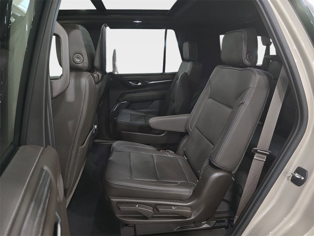 Used 2021 GMC Yukon Denali w/ Denali Premium Package image 12