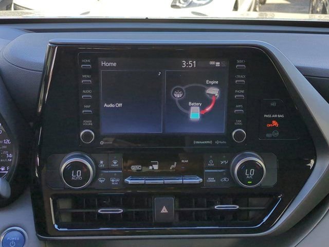 Used 2021 Toyota Highlander LE image 17