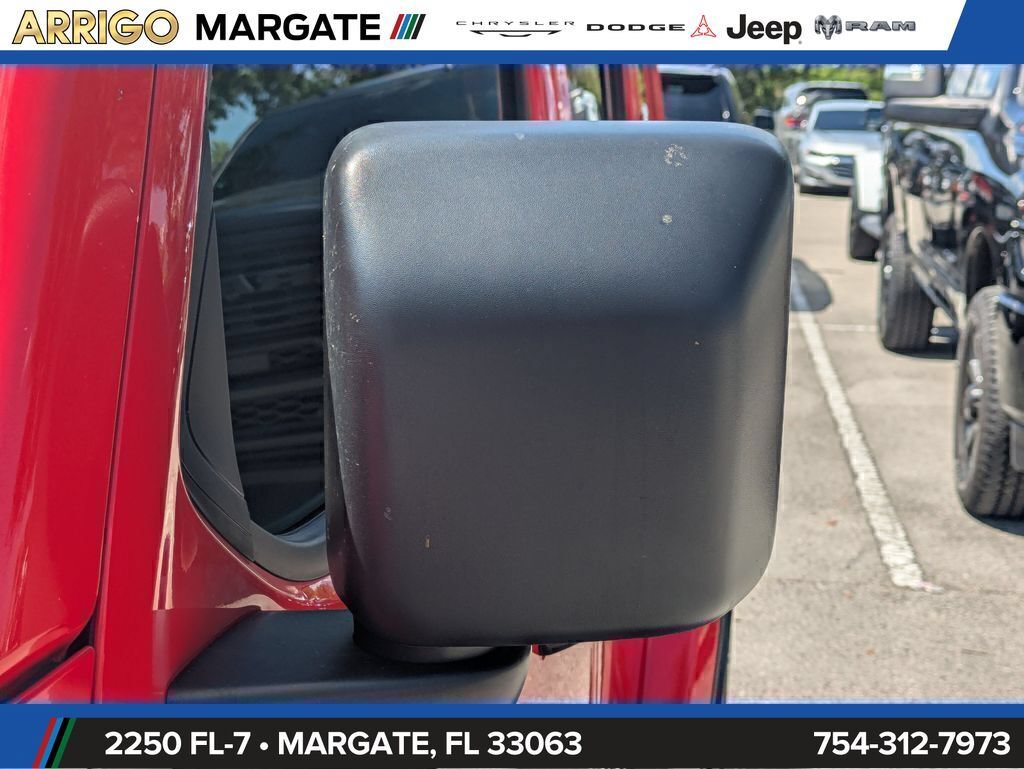 Used 2025 Jeep Wrangler Unlimited Sahara AWD/4WD image 12