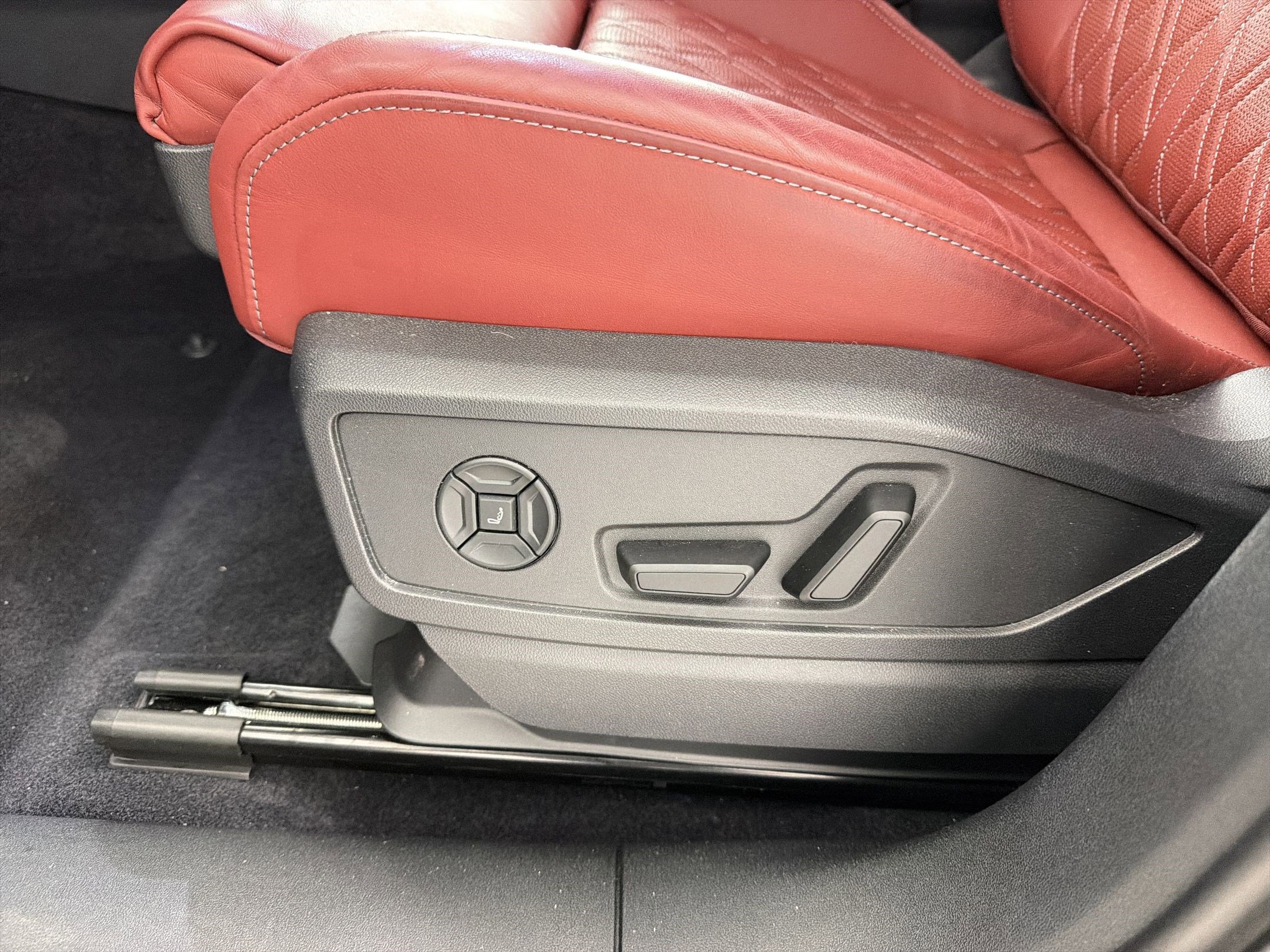 Used 2025 Audi SQ5 Prestige AWD/4WD image 13