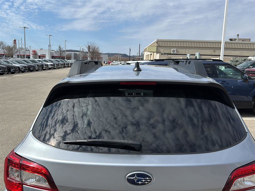 Used 2017 Subaru Outback 3.6R Limited w/ Popular Package #5 image 10