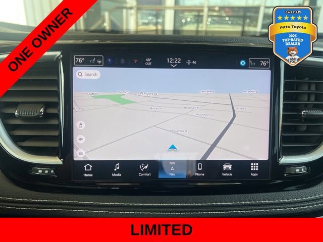 Used 2025 Chrysler Pacifica Limited image 24