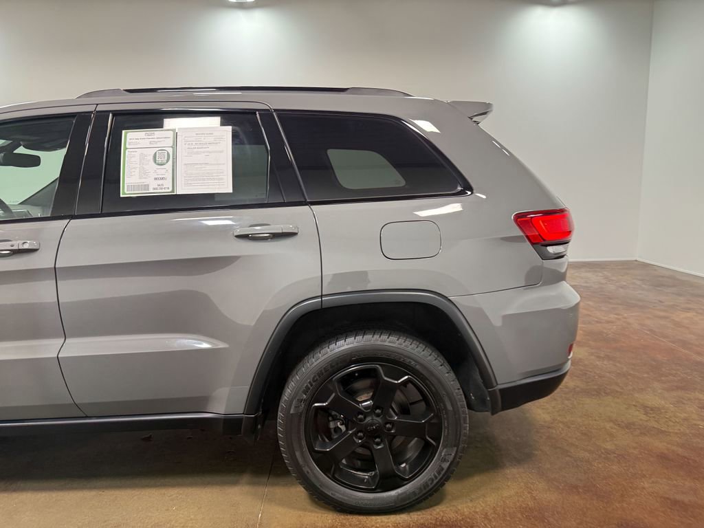 Used 2019 Jeep Grand Cherokee Laredo AWD/4WD image 38