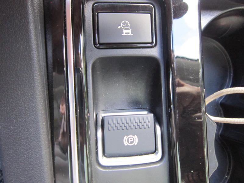 Used 2019 Jaguar F-PACE Premium image 23