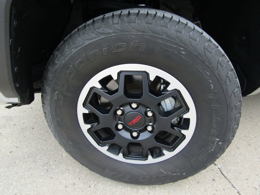 Used 2025 Toyota Tacoma TRD Off-Road AWD/4WD image 25