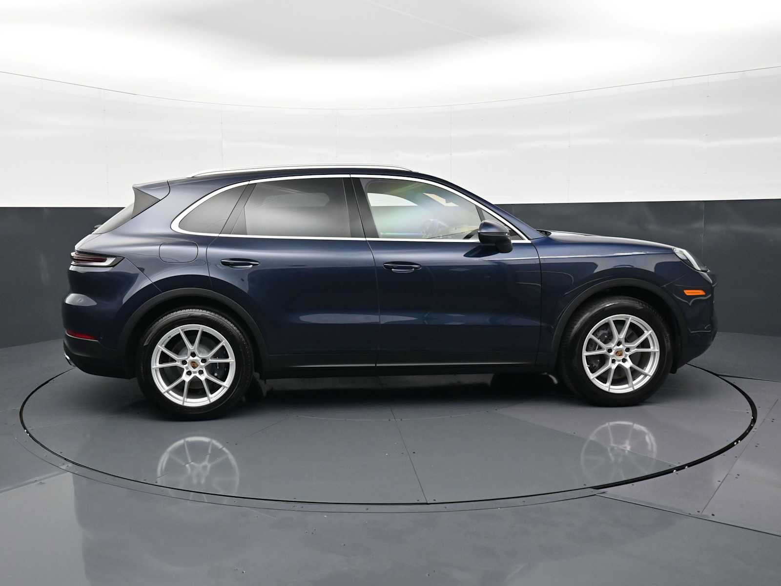 Certified 2025 Porsche Cayenne AWD/4WD image 27