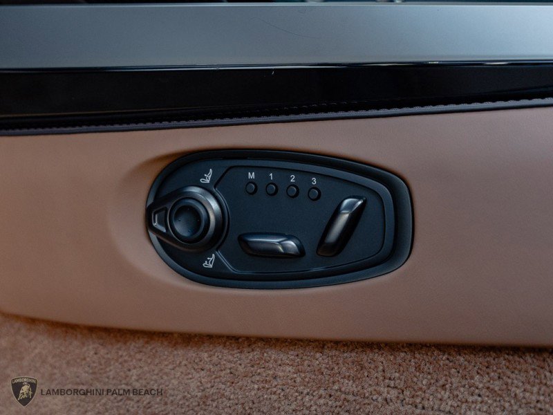 Used 2025 Aston Martin Vanquish image 35