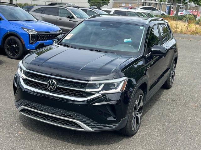 Used 2022 Volkswagen Taos SEL w/ Panoramic Sunroof Package AWD/4WD image 3