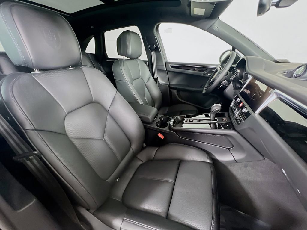 Certified 2026 Porsche Macan AWD/4WD image 30